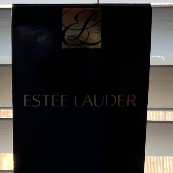 Estee Lauder Perfectionist Youth-infusing serum makeup broad SPF 25NWT